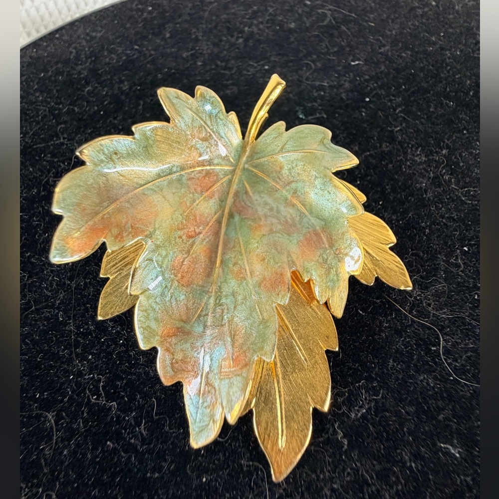 Vintage Gold/Tone Multi Layer Leaf 🍁 Brooch